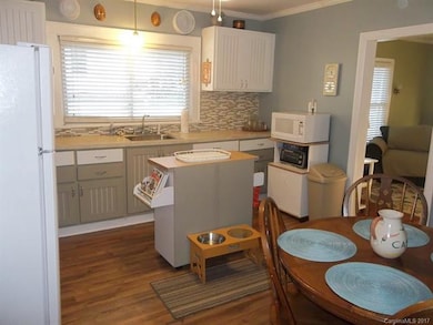 kitchen-156 Williams St, Lincolnton, NC 28092
