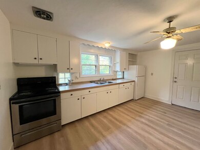 54 Parker St, Plymouth, NH 03264 - photo 3