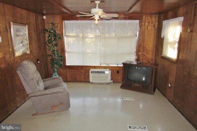 3819 Creekside Dr, Chambersburg, PA 17202 - photo 3