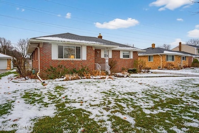 705 Regina Pkwy, Toledo, OH 43612 - photo 2