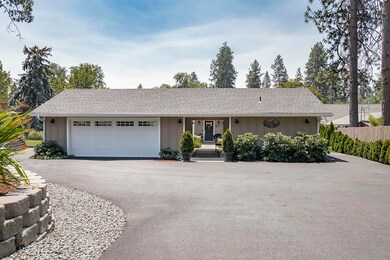 407 SE M St, Grants Pass, OR 97526 - photo 4