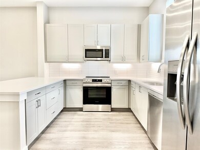 Kitchen with light hardwood / wood-style floors, k