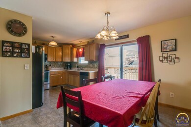 1746 SW Valley View Dr, Topeka, KS 66615 - photo 7