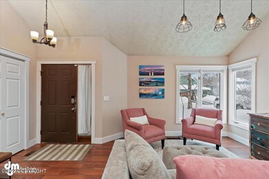 04-Living Room_MAX1658