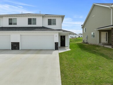 131 Mulberry Loop, Minot, ND 58703 - photo 4