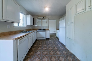 5255 Biffle Downs Rd, Stone Mountain, GA 30088 - photo 2