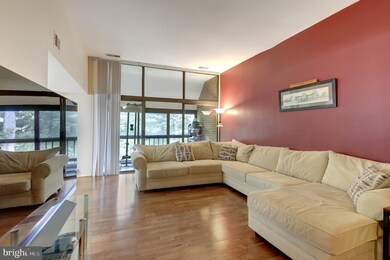 1646 Parkcrest Cir unit 300, Reston, VA 20190 - photo 2