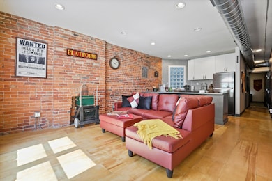 974 N High- B