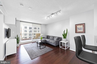 Metropolitan Condos unit 704, Washington, DC 20037 - photo 4