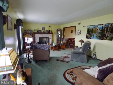 230 E Spruce St, New Holland, PA 17557 - photo 2