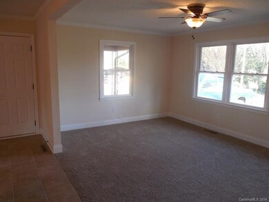 110 Roger Dr, Statesville, NC 28625 - photo 3