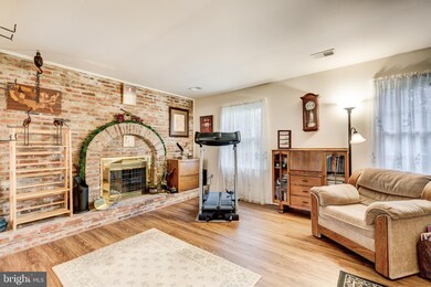 516 Tanglewood Dr, Sykesville, MD 21784 - photo 3