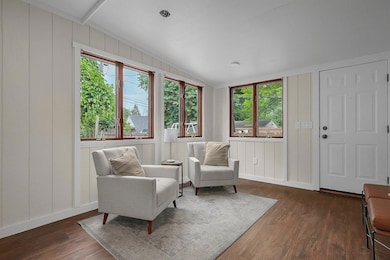 6-web-or-mls-2850-e-moreland-dr