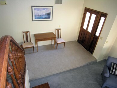 Open but defined Foyer