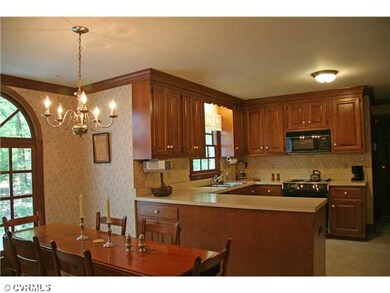 Kitchen - Spacious kitchen features nice casual di