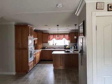 301 Robin Rd, Alma, GA 31510 - photo 4