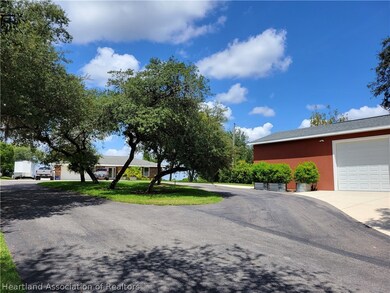 425 Lake Mirror Dr, Lake Placid, FL 33852 - photo 2