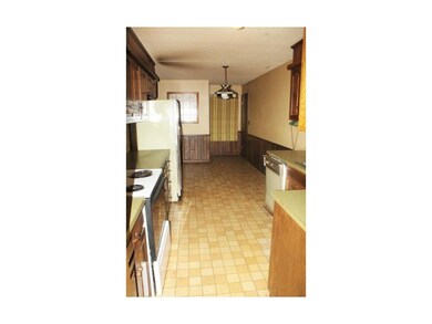 An eat-in kitchen