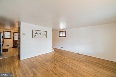 1028 Foxchase Ln, Essex, MD 21221 - photo 5