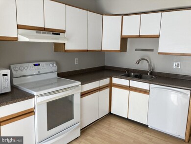 3044 Mission Square Dr, Fairfax, VA 22031 - photo 5