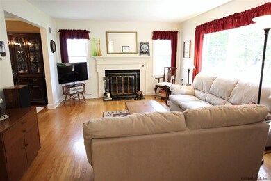 1539 Regent St, Schenectady, NY 12309 - photo 4