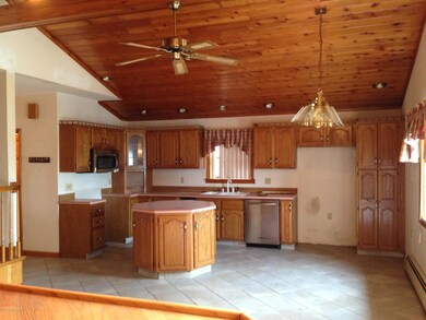 420 Throop St, Dunmore, PA 18512 - photo 3