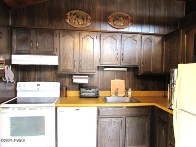 102 Surrey Ln, Lords Valley, PA 18428 - photo 6