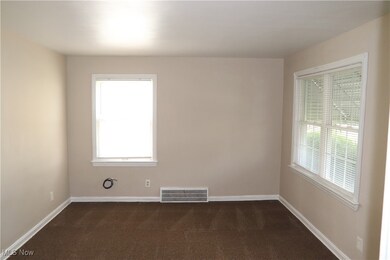 5134 Thomas St, Maple Heights, OH 44137 - photo 5