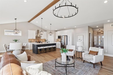 16628 Deerview Dr, Urbandale, IA 50323 - photo 3