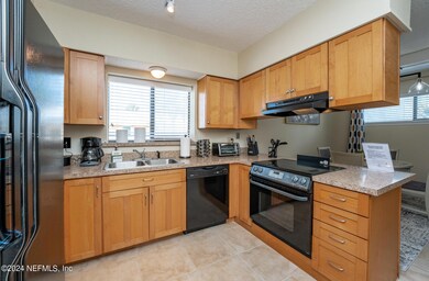 115 15th Ave S Unit C Kitchen