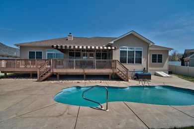 303 Champion Cir, Throop, PA 18512 - photo 2