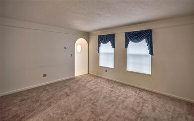 Formal Living Room Neutral Dcor, Arched Entry & Cr