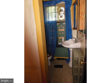 421 S 12th St, Reading, PA 19602 - photo 4