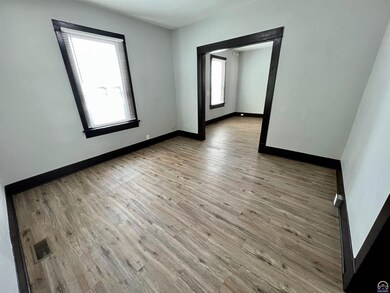 315 SW Orchard St, Topeka, KS 66606 - photo 5