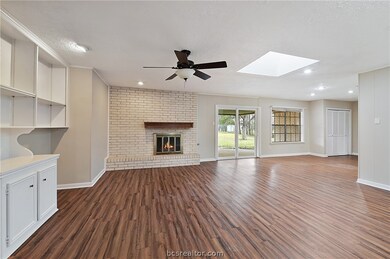 1812 Hondo Dr, College Station, TX 77840 - photo 2