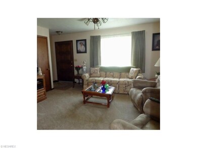 Here we entered into the living room of 1305. Neut