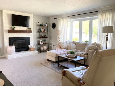 21 Acorn Dr, Holden, MA 01520 - photo 2