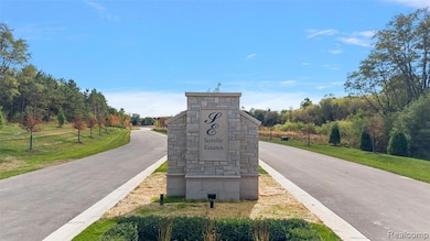 3082 Pompilio Dr, Rochester, MI 48306 - photo 4