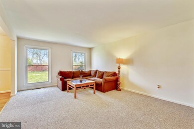 14809 Perrywood Dr, Burtonsville, MD 20866 - photo 2