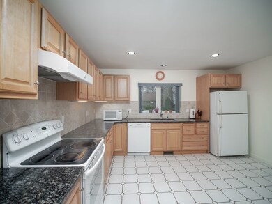 770 Salisbury St unit 413, Worcester, MA 01609 - photo 4