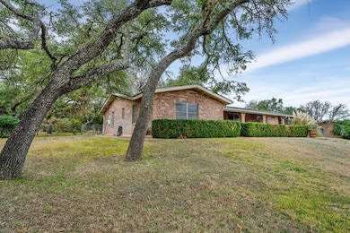 249 Linda Dr, Fredericksburg, TX 78624 - photo 2