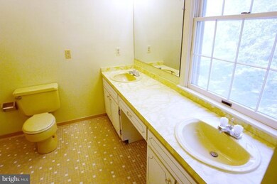 9521 Brink Rd, Gaithersburg, MD 20882 - photo 4