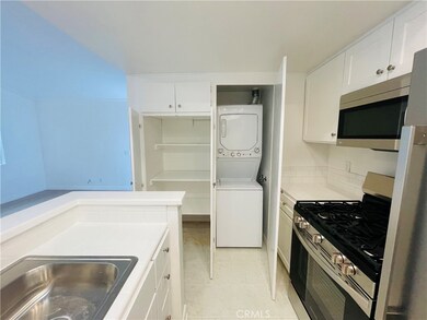 7025 Glade Ave unit 18, Canoga Park, CA 91303 - photo 4