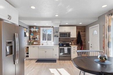 111 Chapel St, Holden, MA 01520 - photo 4