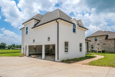 3-car, side-entry, cul-de-sac lot.