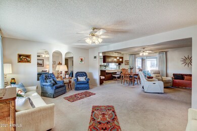 Living Room / Entry
