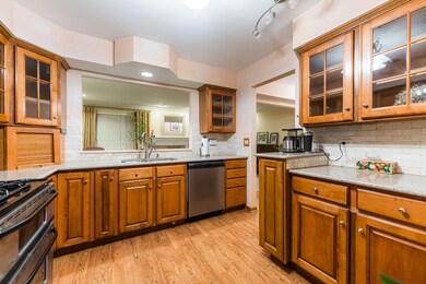 337 Kresswood Dr unit 7B, West Chicago, IL 60185 - photo 7