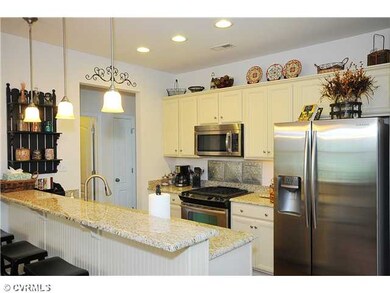 Kitchen - Kitchen is gorgeous--granite, stainless 