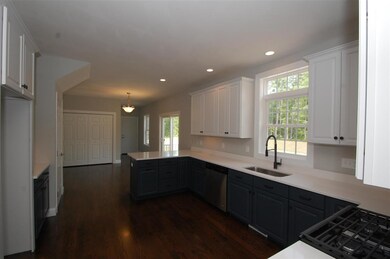 7 Baldwin Ct unit 32, MerriMacK, NH 03054 - photo 2