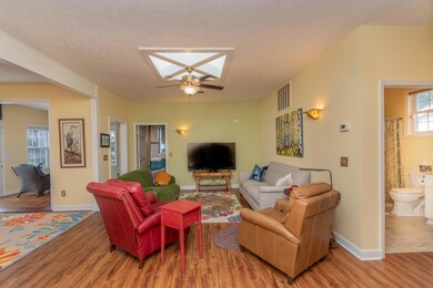 008_607_clarendon_place_008_712